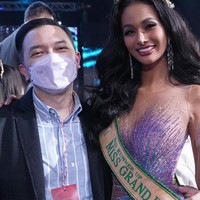 Kini Aurra telah berhasil mengharumkan nama Indonesia dengan menyabet juara runner-up 3 Miss Grand International 2020. Miss Grand International 2020 sendiri merupakan ajang beauty pageant pertama yang diselenggarakan secara langsung di tengah pandemi virus Corona. Foto: Instagram/@aurrakharishma