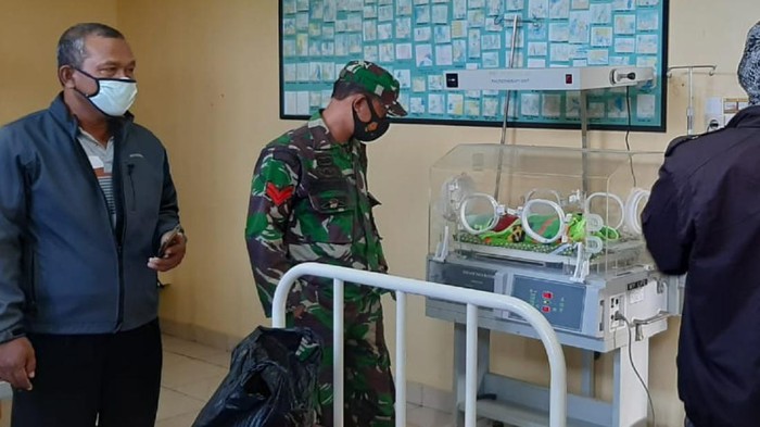 Bayi di sukabumi dibuang dalam plastik hitam