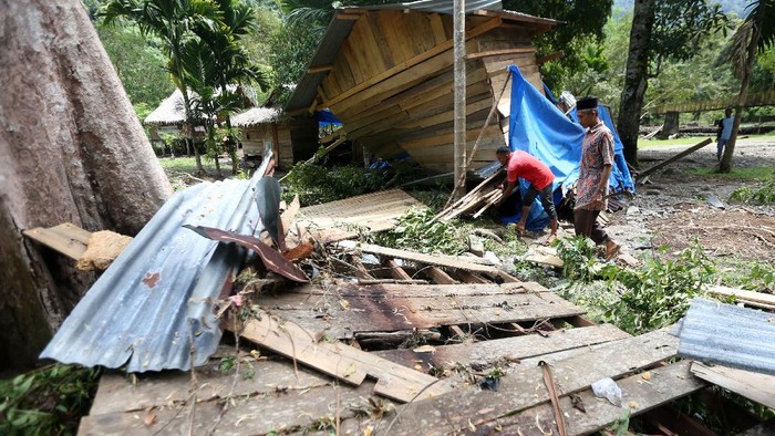 Begini Dampak Kerusakan Banjir Bandang di Aceh Besar Banjir bandang yang melanda Aceh Besar pada Sabtu (27/3) lalu merusak puluhan bangunan. Berikut potret dampak kerusakan banjir bandang di Aceh Besar.