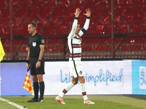Dear Cristiano Ronaldo, Wasit Diklaim Sudah Minta Maaf nih