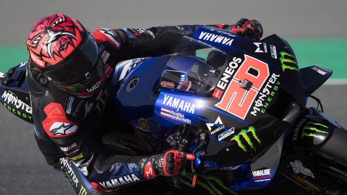 DOHA, QATAR - MARCH 27: Fabio Quartararo of France and Monster Energy Yamaha MotoGP Team rounds the bend during the MotoGP of Qatar - Qualifying at Losail Circuit on March 27, 2021 in Doha, Qatar. (Photo by Mirco Lazzari gp/Getty Images)