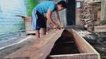 Produksi Peti Mati di Klaten Bergeliat Saat Pandemi