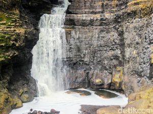 Foto: Air Terjun Gentongan nan Indah, tapi Bau Belerang