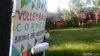 Dahulu, mungkin tempat ini ramai oleh turis yang bermain voli. Namun, kini tidak lagi. (Randy/detikTravel)