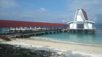Sejak pintu untuk turis ditutup tahun lalu, pariwisata Lombok seketika meredup. Senasib dengan tetangganya Bali, destinasi populer di kalangan turis seperti Senggigi hingga tiga gili milik Nusa Tenggara Barat (NTB) ikut terdampak dan mati suri (Johanes Randy/detikTravel)