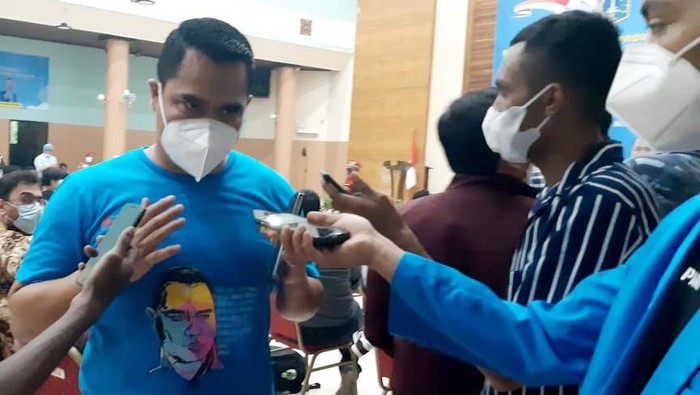 Ketua KNPI Jakarta Bicara Teror Bom di Makassar Ketua DPD KNPI DKI Jakarta, Bambang Irawan ikut bicara atas peristiwa bom bunuh diri di depan pintu Gereja Katedral, Makassar. Apa respon dari kalangan pemuda ini? Ia sangat menyesalkan dan mengutuk tindakan teror yang ingin memecah belah bangsa, terlebih di negeri yang tengah berduka ini tengah sedang berjuang bangkit dari wabah pandemi COVID-19.