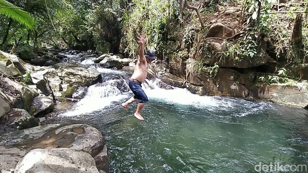Foto: Menyatu dengan Alam di Wisata Leuwi Pamipiran