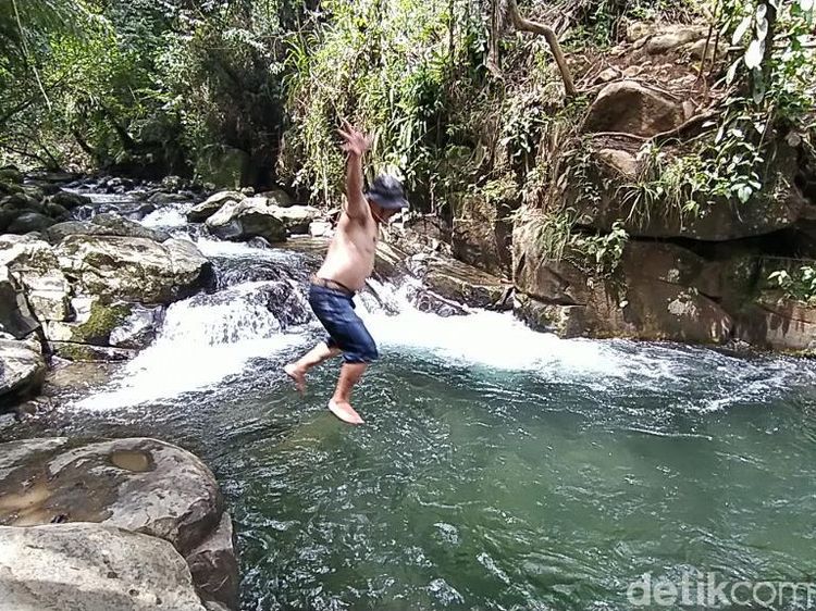 Foto: Menyatu dengan Alam di Wisata Leuwi Pamipiran