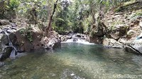 Pengunjung bisa berenang sesuka hati layaknya berada di kolam renang pada umumnya.