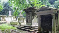 Kompleks pemakaman ini sudah berdiri sejak Kebun Raya Bogor dibangun pada 1817 oleh C.G.C Reinwardt. Namun tak diketahui kapan pastinya makam ini muncul. (Foto: Grandyos Zafna/detikcom)