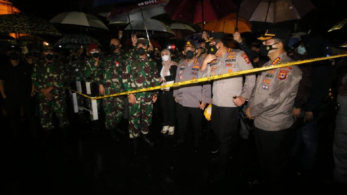 Panglima TNI dan Kapolri datangi lokasi bom bunuh diri di Makassar (Istimewa) Panglima TNI dan Kapolri datangi lokasi bom bunuh diri di Makassar (Istimewa)