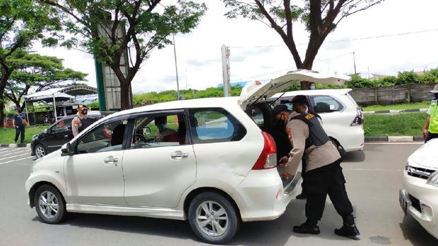 Pasca Bom Bunuh Diri di Makassar, Pengamanan Bandara Hasanuddin Diperketat (Foto: M Bakrie/detikcom)