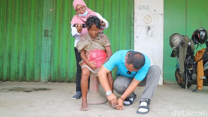 Pasutri Adi dan Heni, sosok di balik Sinau Hurip yang berdedikasi mencari ODGJ terlantar agar bertemu keluarganya