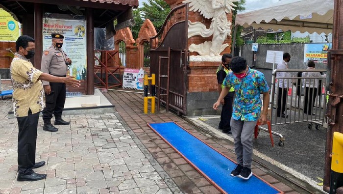 Pengamanan ibadah misa di Gereja Katedral Denpasar pasca-ledakan bom di Gereja Katedral Makassar (Dok. Katedral Denpasar)