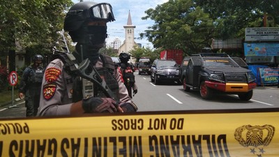 Polisi Jaga Ketat Area Ledakan di Depan Gereja Katedral Makassar