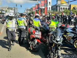 Motor Berknalpot Bising dan Aksi Kebut-kebutan di Mata Pebalap Drag