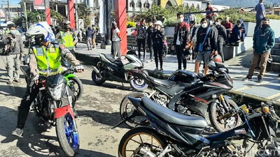 Puluhan Motor Berknalpot Bising Terjaring Razia di Kawasan Lembang