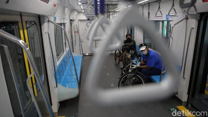 Sepeda nonlipat diizinkan naik kereta MRT sejak 24 Maret lalu. Meski begitu, ada sejumlah syarat yang harus diperhatikan para pesepeda. Apa saja syaratnya?