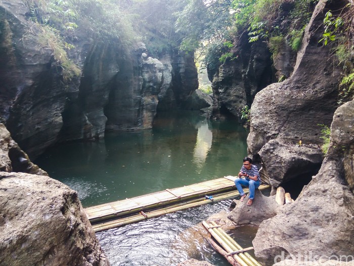 Sungai Cikahuripan
