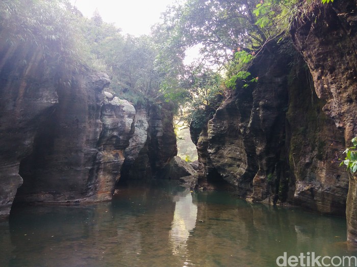 Sungai Cikahuripan