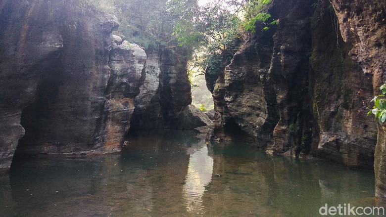 Sungai Cikahuripan Sungai Cikahuripan