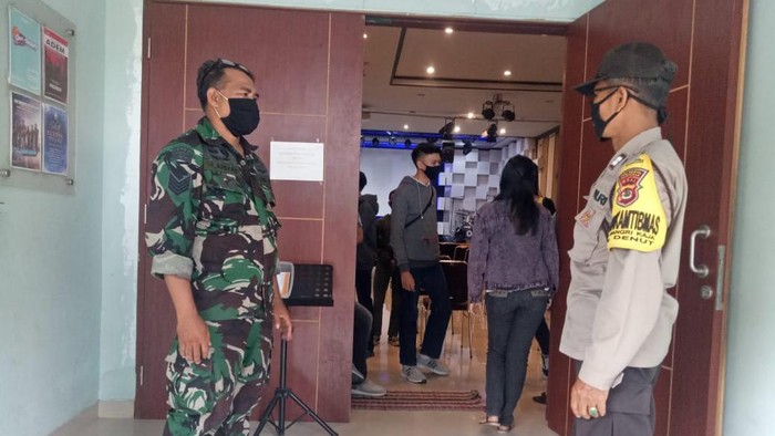 TNI-Polisi berjaga di sejumlah tempat umum di Bali (Dok TNI)