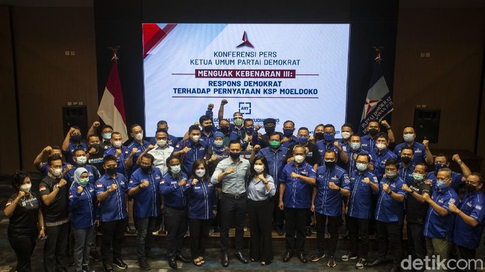 Ketua Umum Partai Demokrat Agus Harimurti Yudhoyono (AHY) membantah pernyataan KSP Moeldoko yang menyebut ada tarikan ideologis di tubuh Partai Demokrat.
