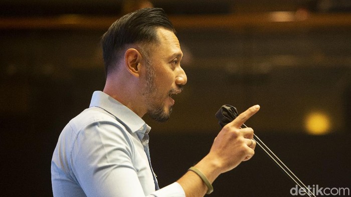 Ketua Umum Partai Demokrat Agus Harimurti Yudhoyono (AHY) membantah pernyataan KSP Moeldoko yang menyebut ada tarikan ideologis di tubuh Partai Demokrat.