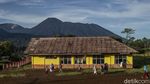 Anak-anak di Kaki Gunung Kencana Mulai Sekolah Tatap Muka