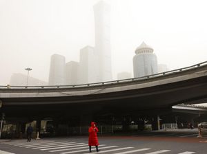 Ngeri! Langit Jadi Kuning dan Matahari Jadi Biru di Beijing