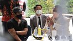 Bams eks Samsons di Tengah Kisruh Rumah Tangga Desiree-Hotma
