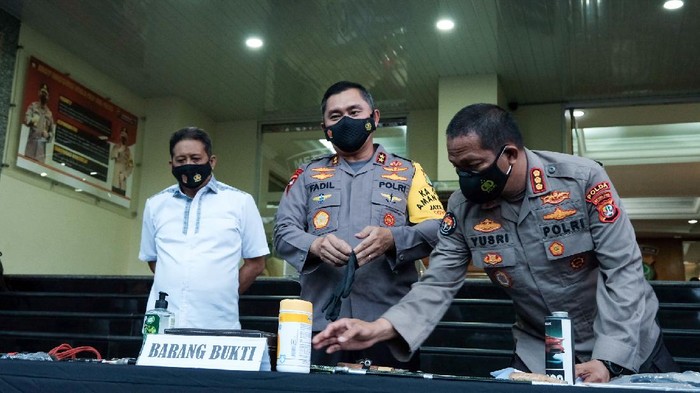 Barang bukti 4 terduga teroris di Jakarta dan Kabupaten Bekasi (Foto: Andhika Prasetia/detikcom) Barang bukti 4 terduga teroris di Jakarta dan Kabupaten Bekasi (Foto: Andhika Prasetia/detikcom)