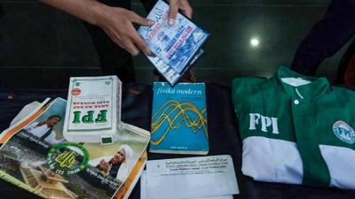 Potret Baju FPI hingga Poster HRS di Konferensi Pers soal Terduga Teroris