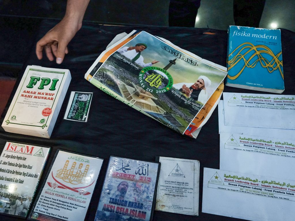 Barang bukti 4 terduga teroris di Jakarta dan Kabupaten Bekasi (Foto: Andhika Prasetia/detikcom)