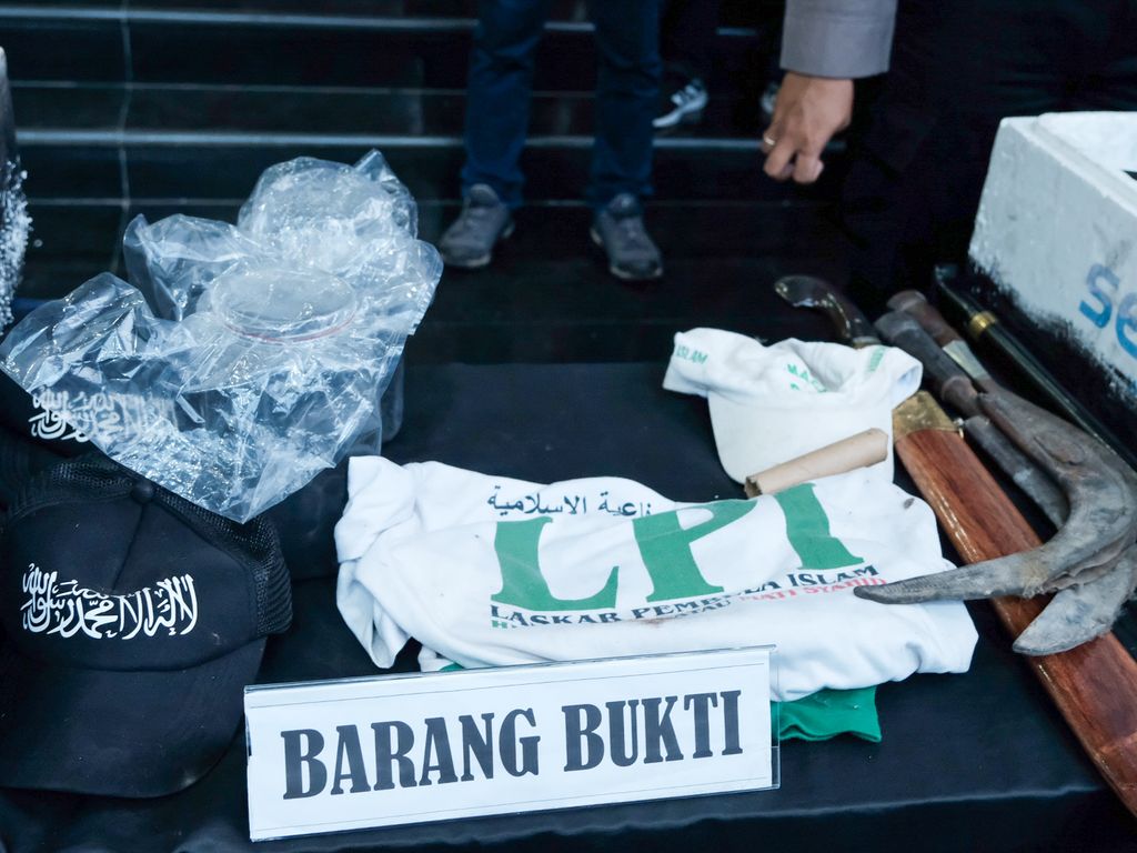 Barang bukti 4 terduga teroris di Jakarta dan Kabupaten Bekasi (Foto: Andhika Prasetia/detikcom)