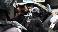 Barang bukti yang diamankan oleh aparat kepolisian merupakan hasil penggeledahan yang dilakukan sejak siang tadi.  
