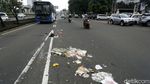 Ceceran Sampah Truk TPA Kotori Jalan MT Haryono
