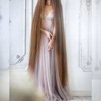 Daira Gubanova disebut sebagai Rapunzel di dunia nyata karena rambut panjangnya. Wanita itu memang tidak pernah potong rambut selama 17 tahun belakangan. Foto: Instagram @dashik_gubanova