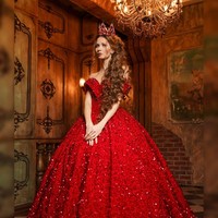 Sering membagikan potretnya di media sosial, Daira mengaku kebanyakan orang terkagum dengan rambut panjangnya. Sampai berita ini dibuat, ia pun telah diikuti kurang lebih 184 ribu pengikut di Instagram.  Foto: Instagram @dashik_gubanova