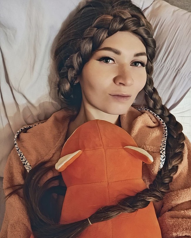 Diakui Daira jika kebanyakan penggemarnya adalah pria yang mengagumi penampilannya berambut panjang. Namun beberapa wanita sering nyinyir dengan usahanya memanjangkan rambut. Foto: Instagram @dashik_gubanova