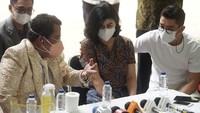 Desiree Tarigan ditemani oleh Hotman Paris sebagai kuasa hukumnya. (Foto: Palevi/detikcom)  