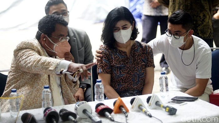 Desiree Tarigan istri Hotma Sitompul preskon bersama Hotman Paris