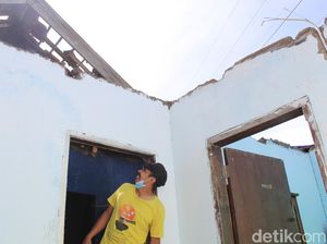 Detik-detik Puting Beliung Rusak Ratusan Rumah di Cimenyan Bandung