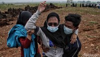 Belum lagi kendala cuaca, dimana hujan dengan intensitas tinggi kerap melanda kawasan tersebut.
