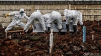 Untuk saat ini, jenazah pasien COVID-19 yang menjadi prioritas utama dimakamkan di areal TPU Rorotan.