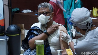 Giliran Dosen hingga Petugas Kebersihan Divaksinasi COVID-19