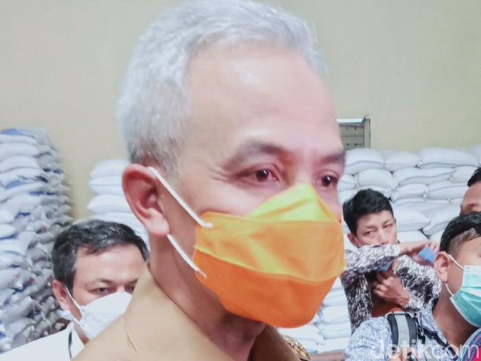 Gubernur Jateng Ganjar Pranowo di Gudang Bulog Banaran, Klaten, Senin (29/3/2021).
