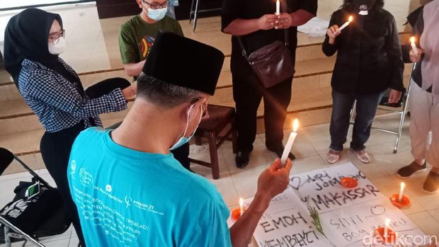 gusdurian doa bersama kecam bom di gereja katedral makassar