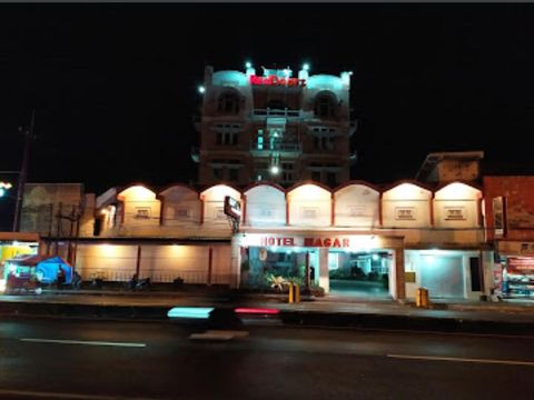 Hotel Niagara di Jalan Dr Wahidin, Lawang, Kabupaten Malang sempat viral melalui video yang dibumbui cerita horor. Kini, pengelola hotel membantah isi cerita horor tersebut.