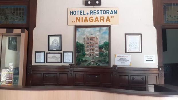 Hotel Niagara di Jalan Dr Wahidin, Lawang, Kabupaten Malang sempat viral melalui video yang dibumbui cerita horor. Kini, pengelola hotel membantah isi cerita horor tersebut.